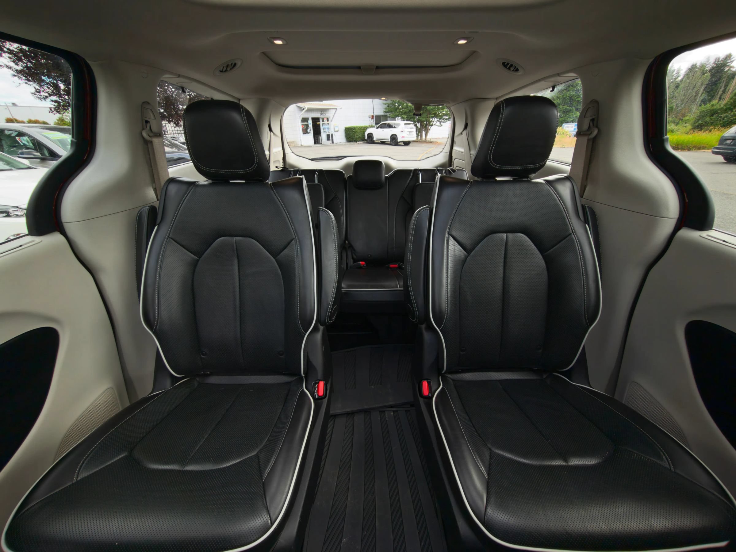 Used 2021 Chrysler Pacifica Limited FWD image 43