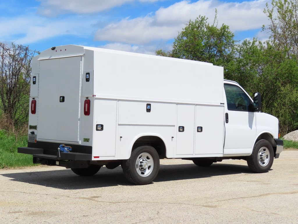 Used 2025 Chevrolet Express 3500 w/ Power Convenience Package RWD image 3