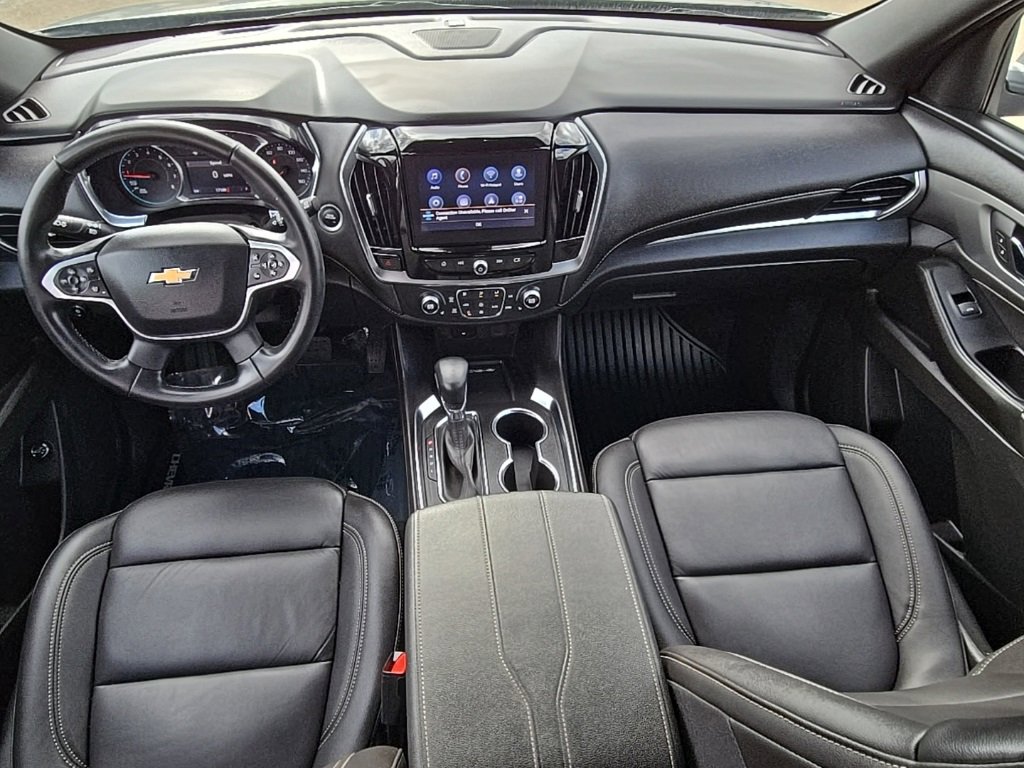 Used 2023 Chevrolet Traverse LT w/ Rear Camera Mirror Package image 14