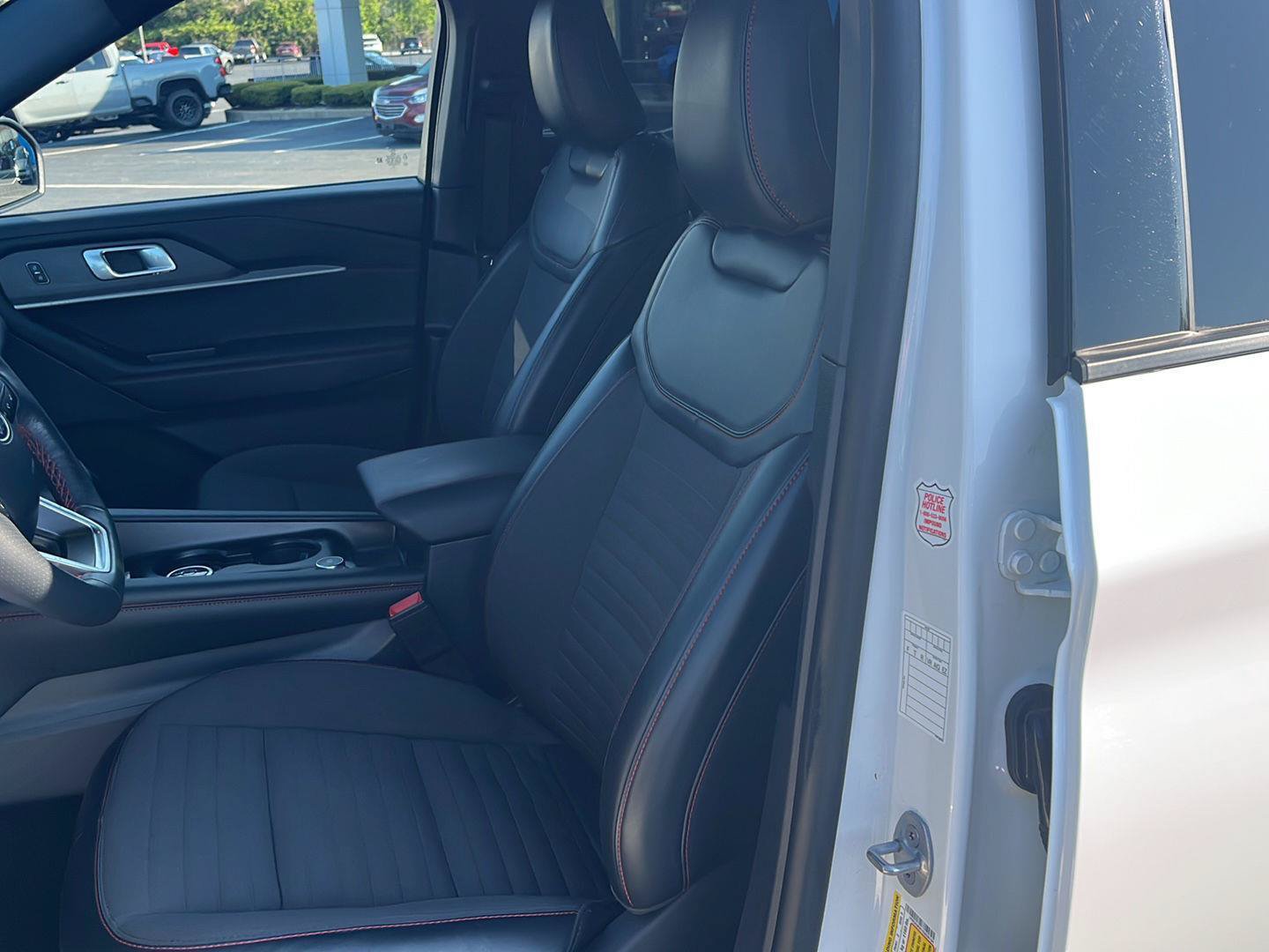 Used 2025 Ford Explorer ST-Line w/ ST-Line Street Pack AWD/4WD image 19
