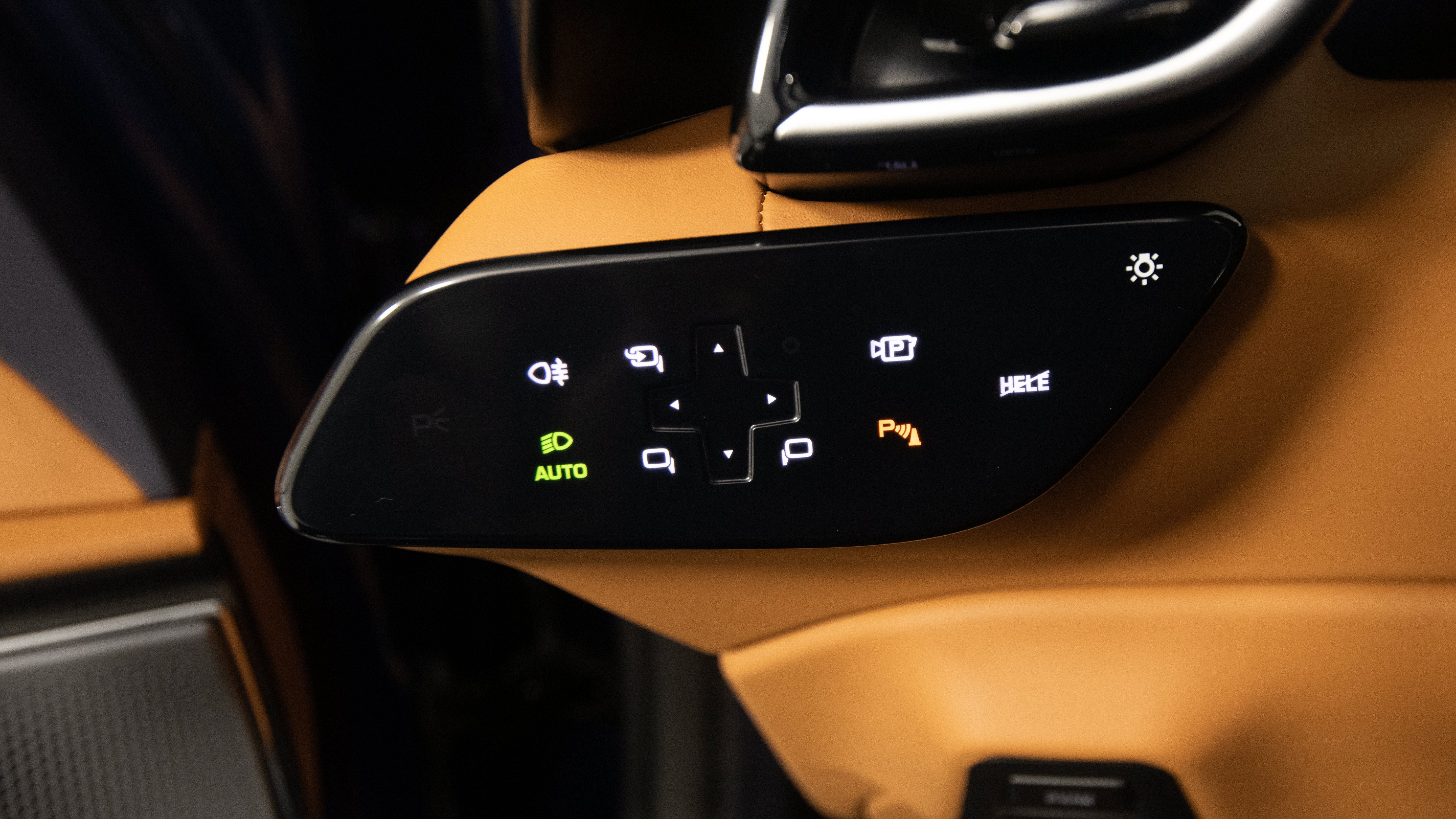 Certified 2025 Ferrari Roma Spider RWD image 26