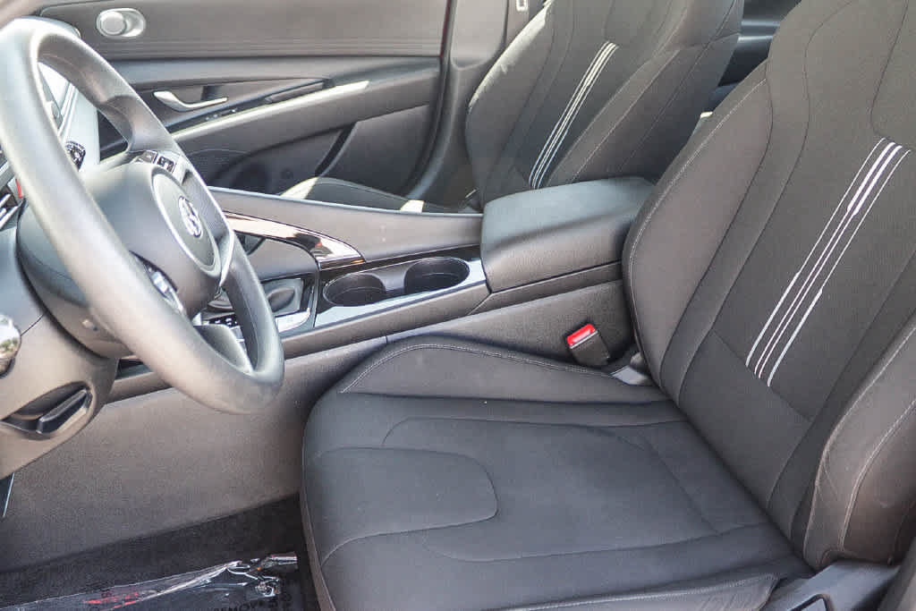 Used 2023 Hyundai Elantra Blue FWD image 17