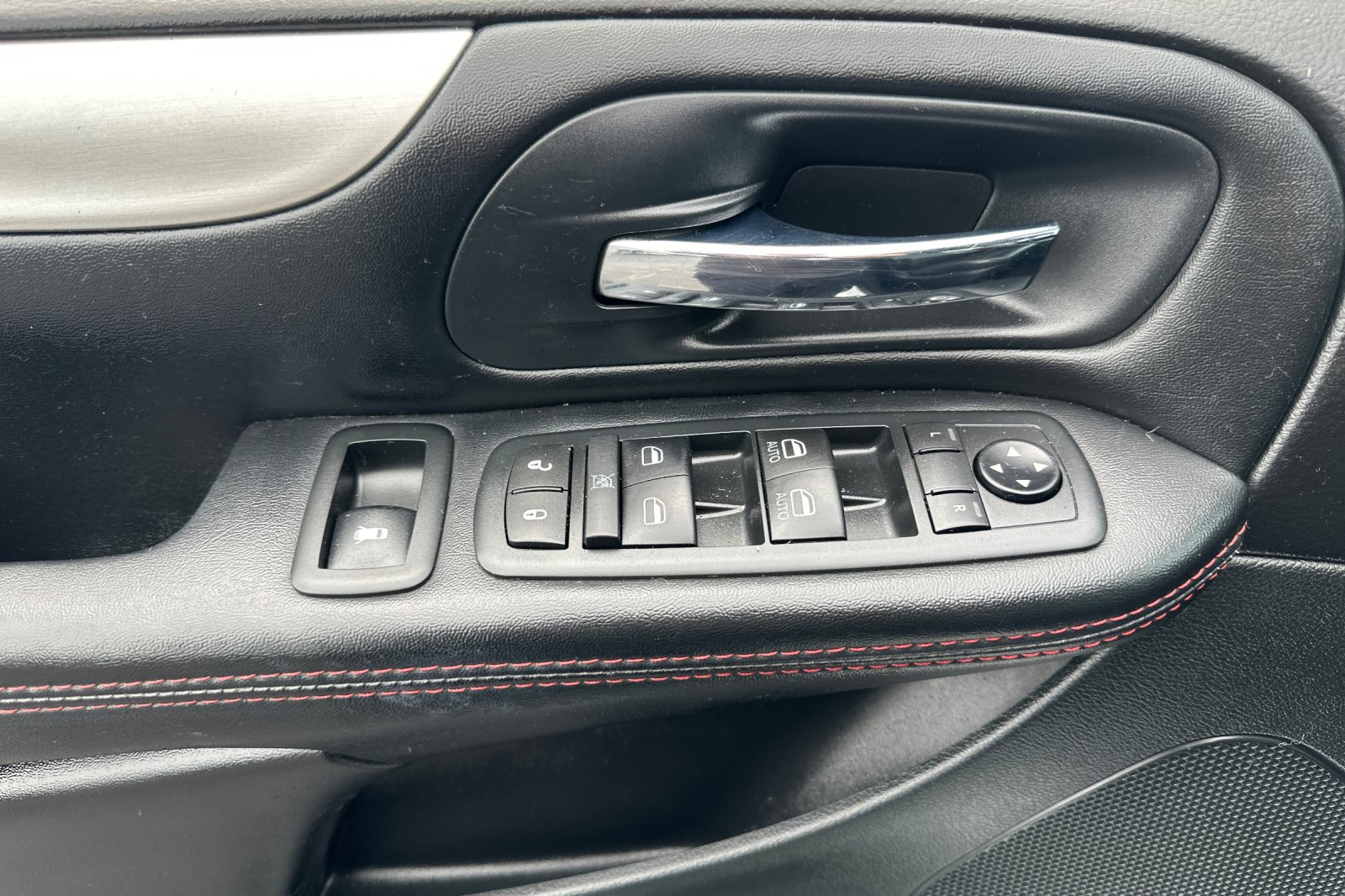 Used 2016 Dodge Grand Caravan R/T FWD image 11