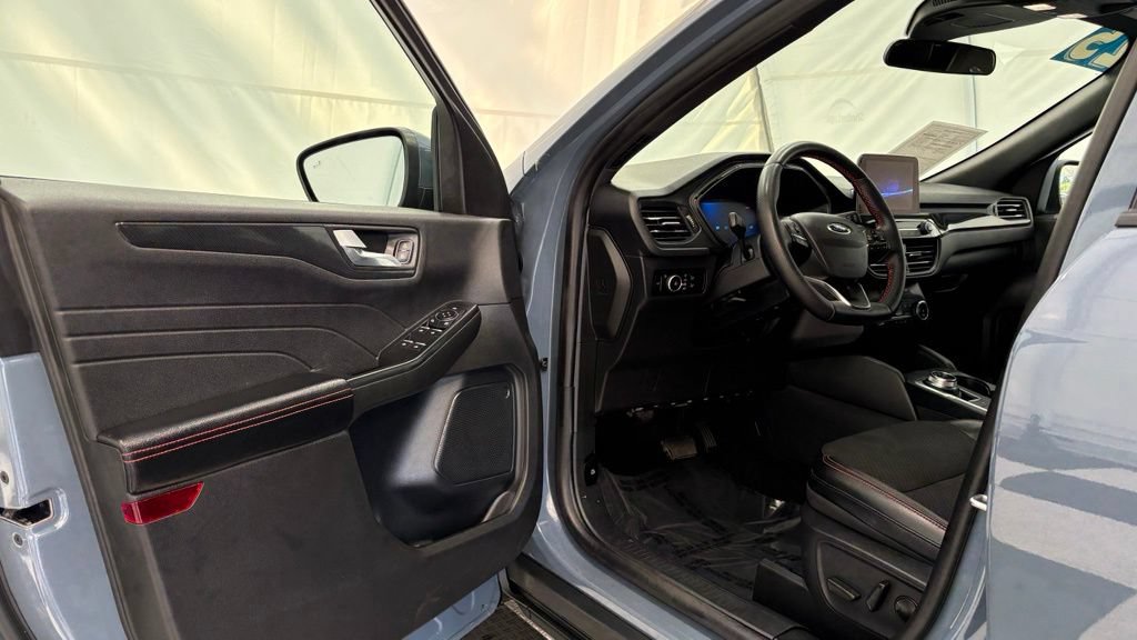 Used 2025 Ford Escape ST-Line Select AWD/4WD image 34