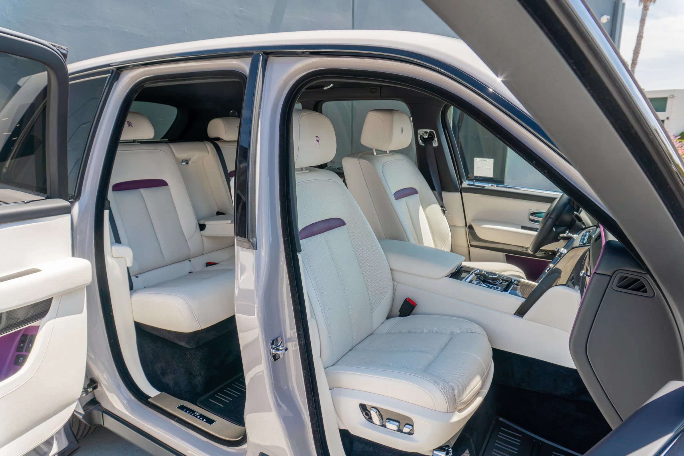 Used 2024 Rolls-Royce Cullinan Black Badge AWD/4WD image 53