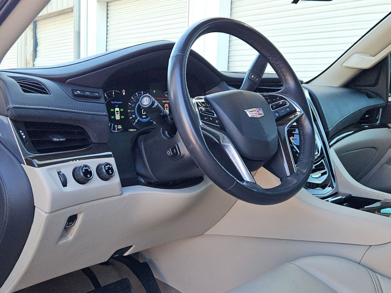 Used 2020 Cadillac Escalade Premium Luxury image 11