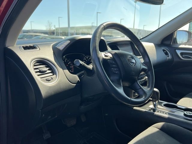 Used 2017 Nissan Pathfinder SV image 9