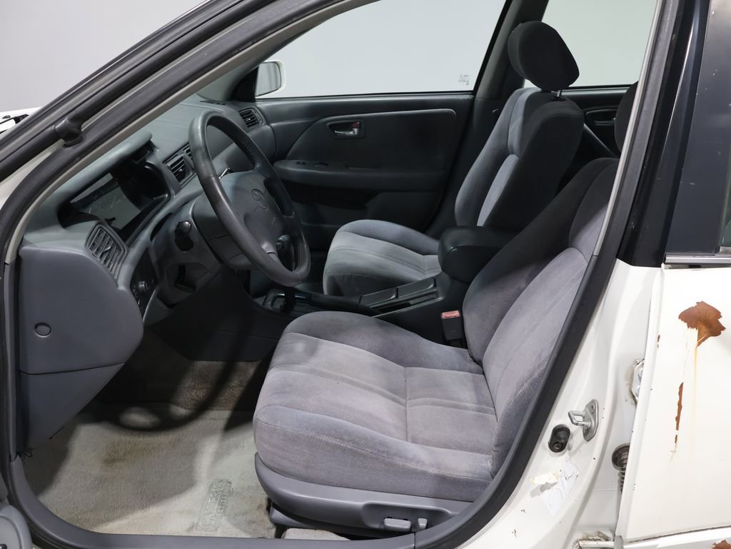 Used 2001 Toyota Camry LE image 3