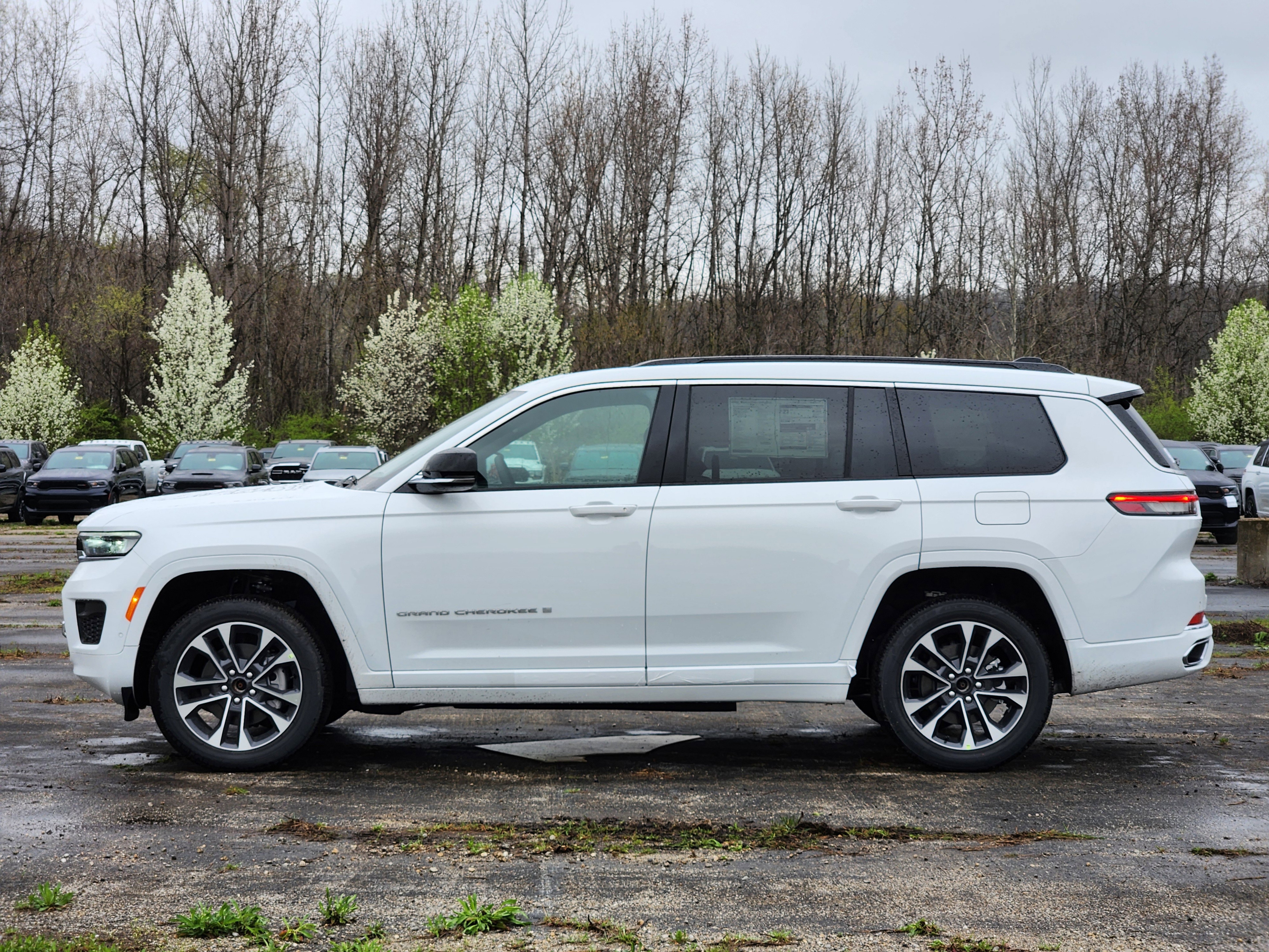 New 2025 Jeep Grand Cherokee L Overland w/ Luxury Tech Group IV image 22