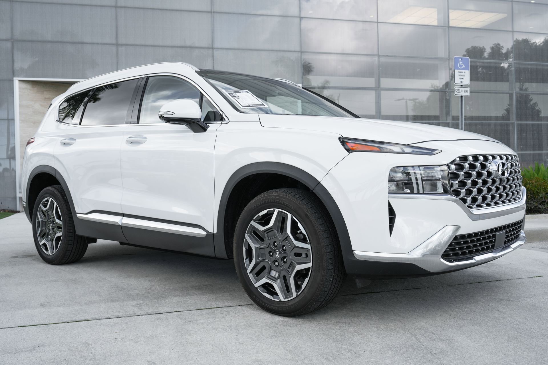 Used 2023 Hyundai Santa Fe SEL Premium w/ Cargo Package image 3