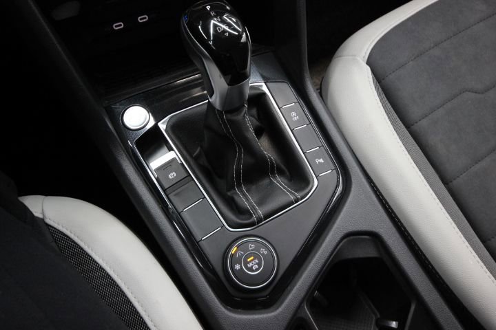 Used 2025 Volkswagen Taos SE AWD/4WD image 24