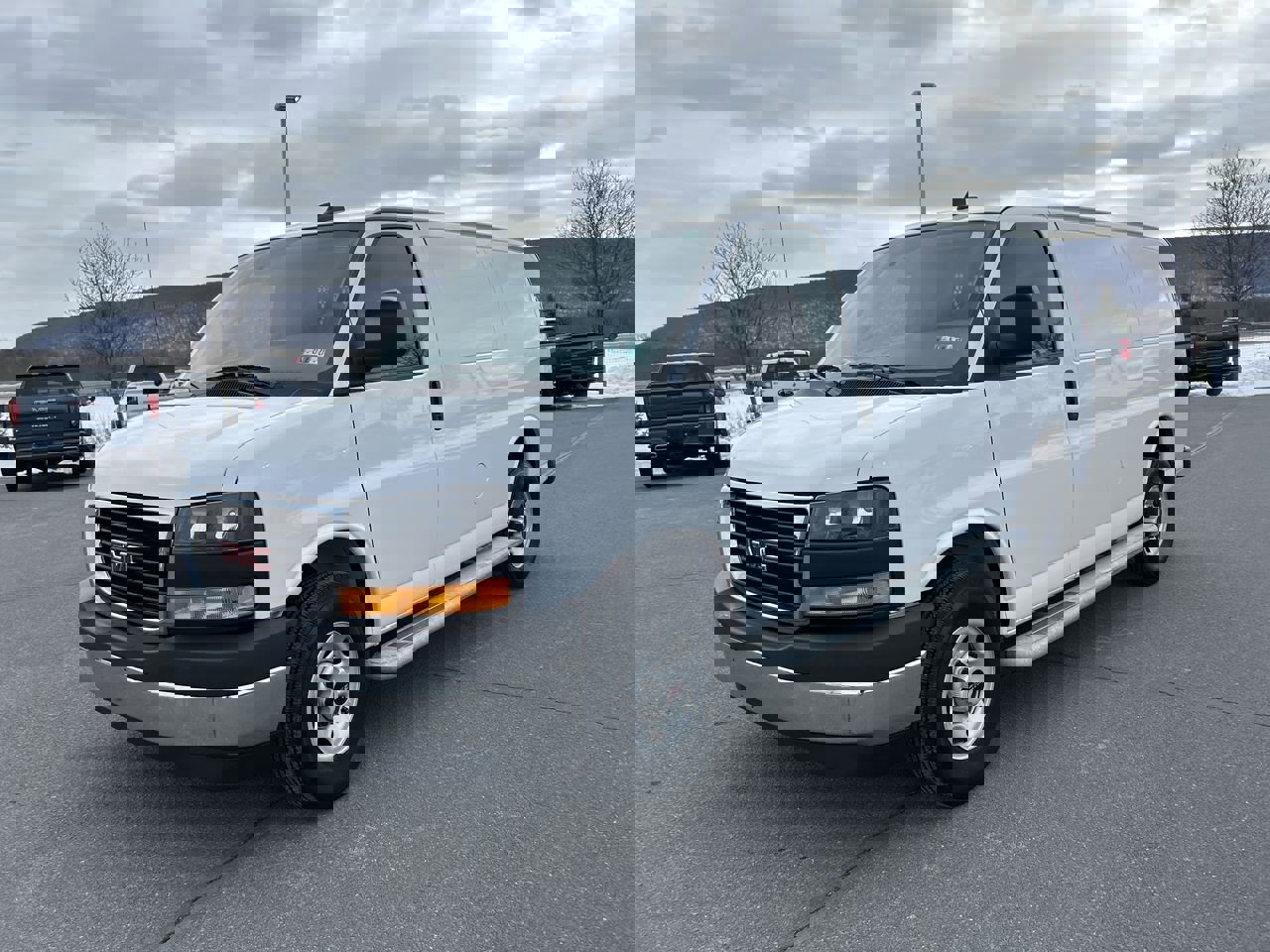 Used 2024 GMC Savana 2500 w/ Driver Convenience Package image 3