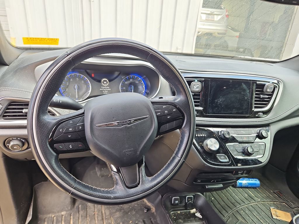 Used 2018 Chrysler Pacifica Limited w/ S Appearance Package image 11