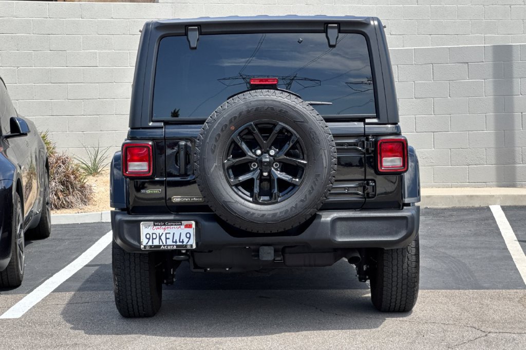 Used 2023 Jeep Wrangler Unlimited Sport AWD/4WD image 10
