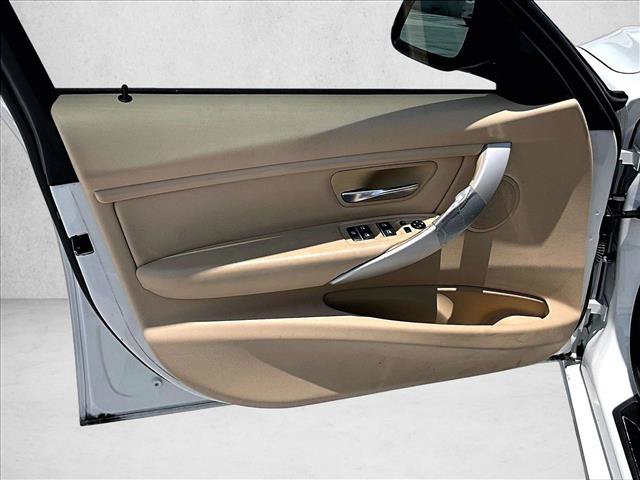 Used 2016 BMW 320i Sedan RWD image 18