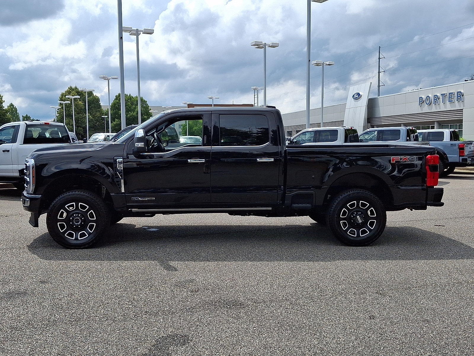 Used 2024 Ford F250 Platinum w/ FX4 Off-Road Package AWD/4WD image 6