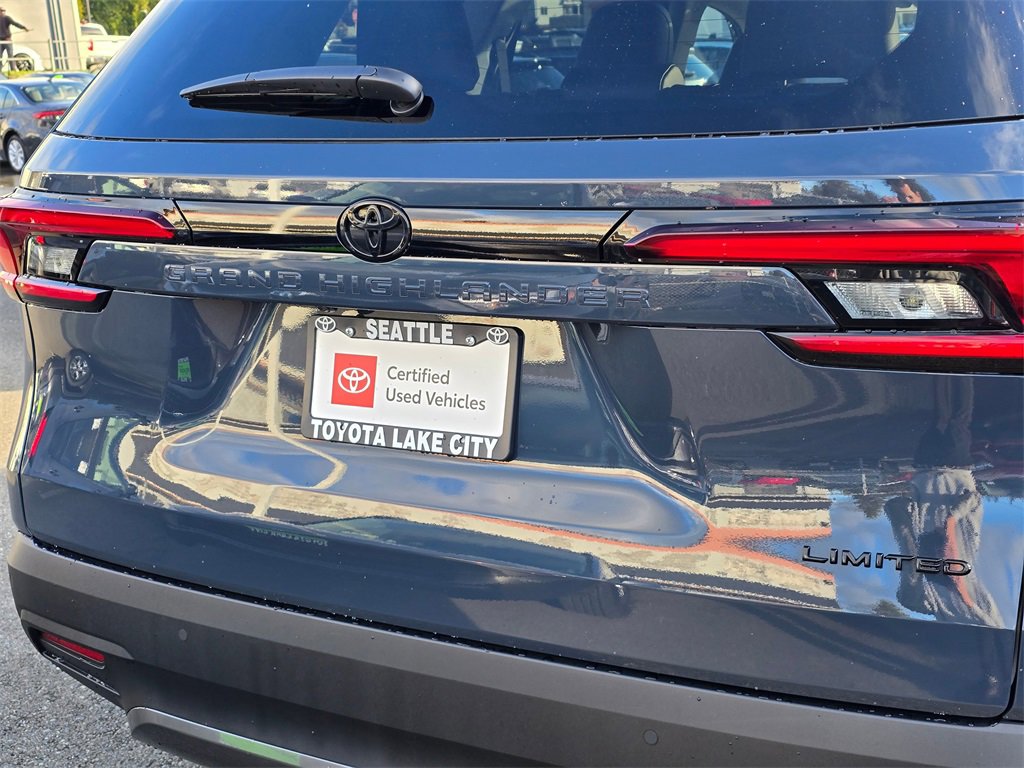 Certified 2025 Toyota Grand Highlander FWD image 16