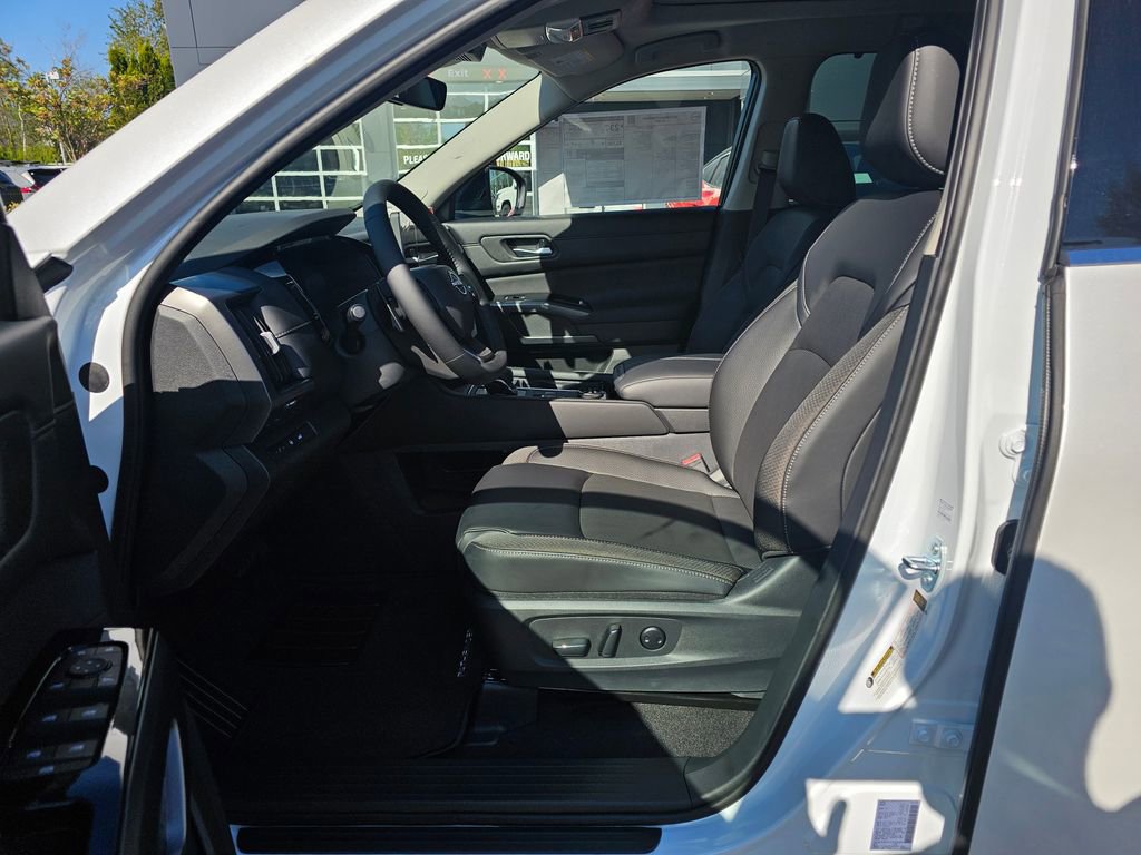 New 2026 Nissan Pathfinder SL AWD/4WD image 16