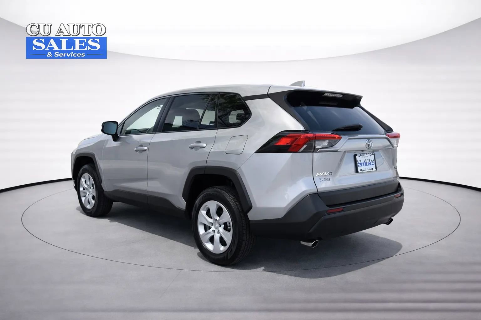 Used 2022 Toyota RAV4 LE AWD/4WD image 4