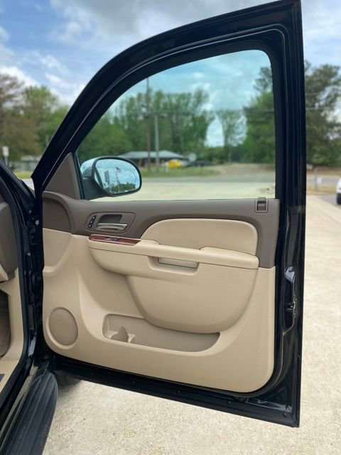 Used 2013 Chevrolet Tahoe LTZ RWD image 13