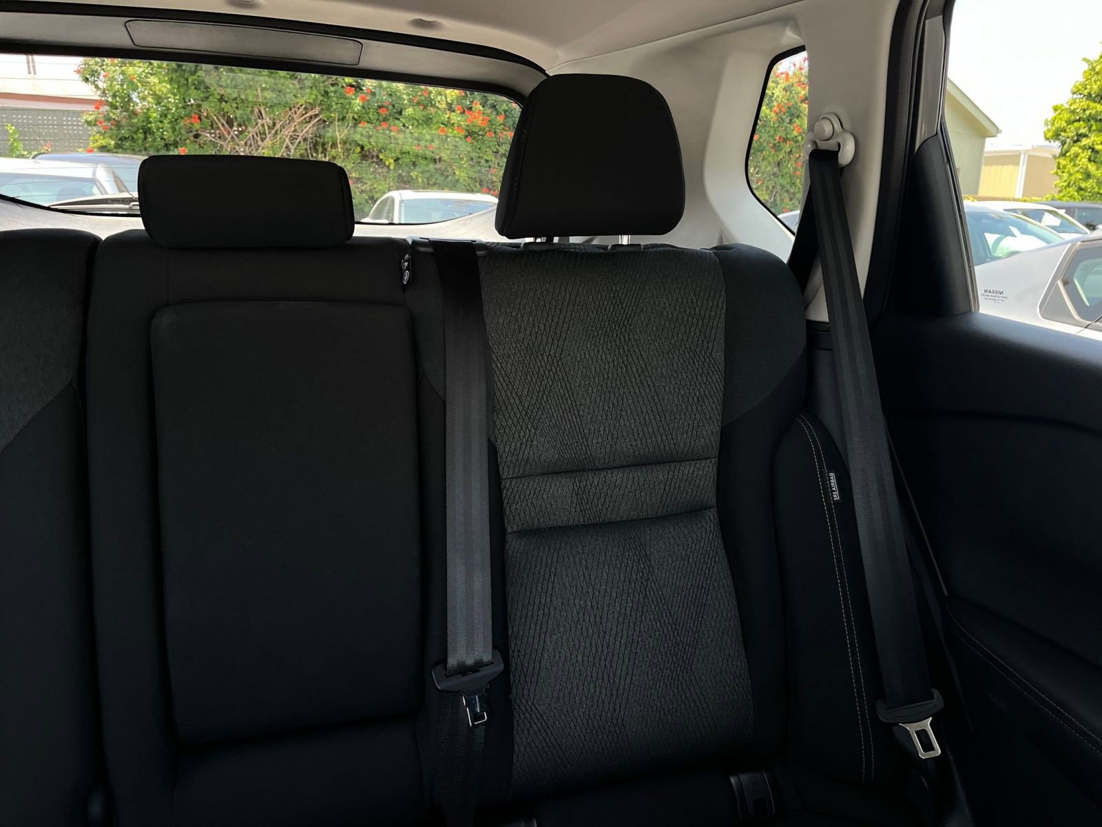 Used 2025 Nissan Rogue SV FWD image 39