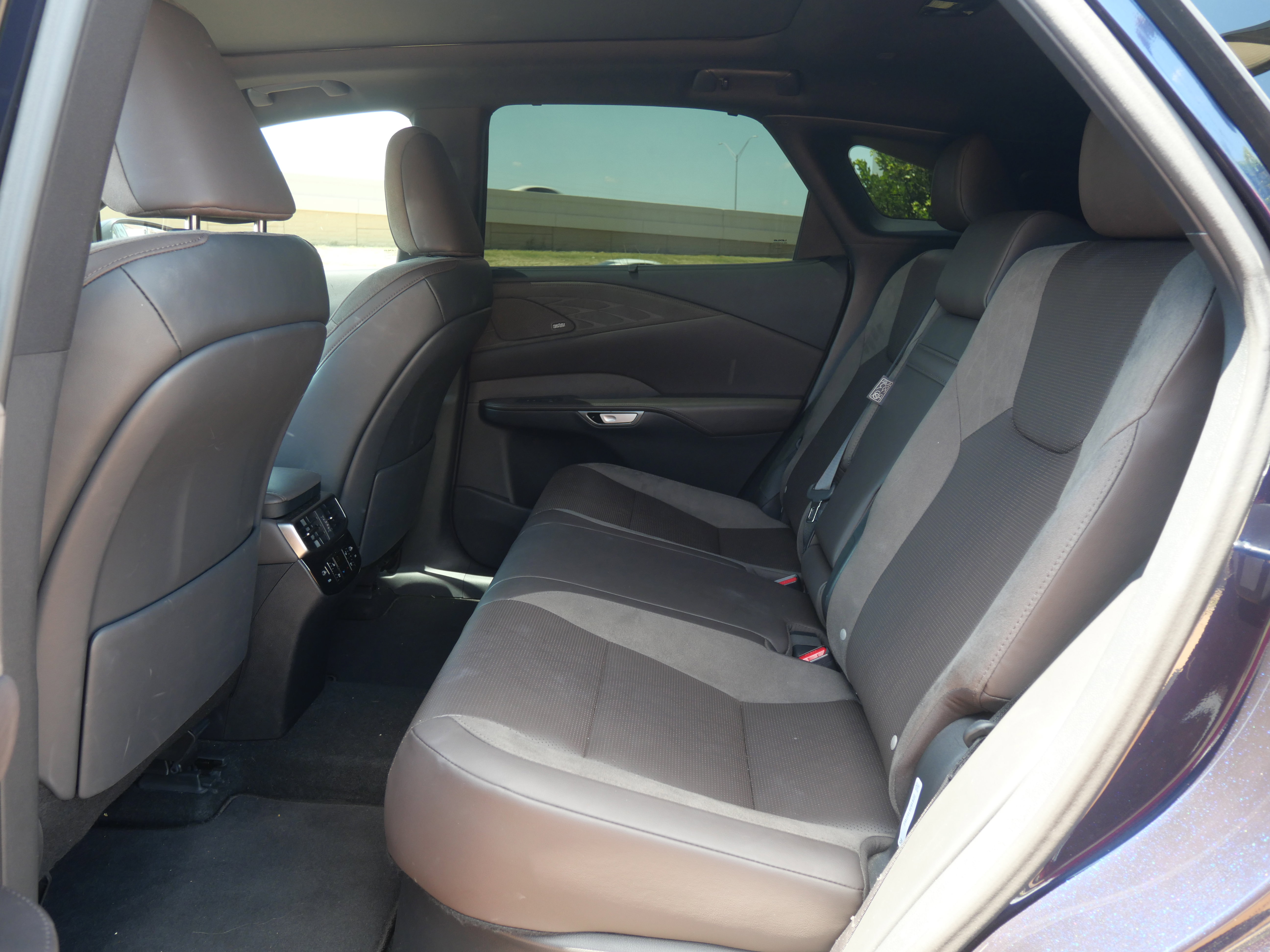 Used 2023 Lexus RX 350 w/ Luxury Package image 7