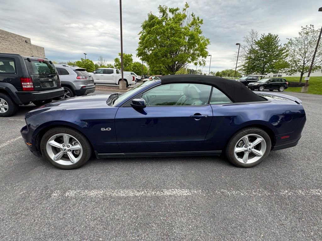 Used 2011 Ford Mustang GT Premium w/ Comfort Pkg RWD image 4