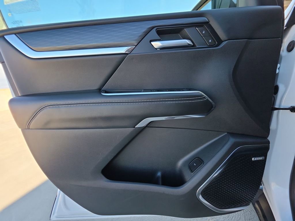 Used 2025 GMC Acadia Elevation image 23