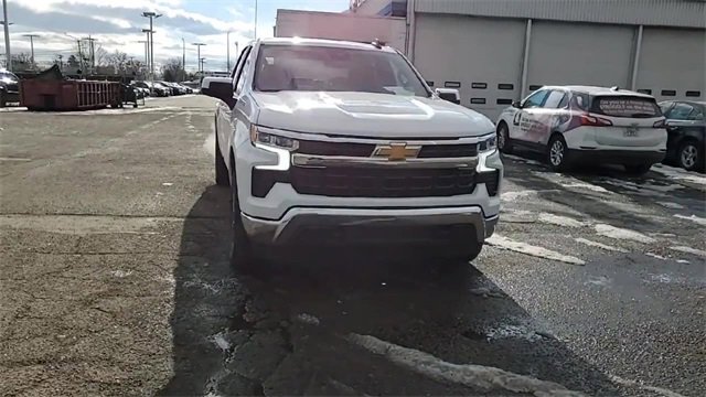 Used 2024 Chevrolet Silverado 1500 LT image 2