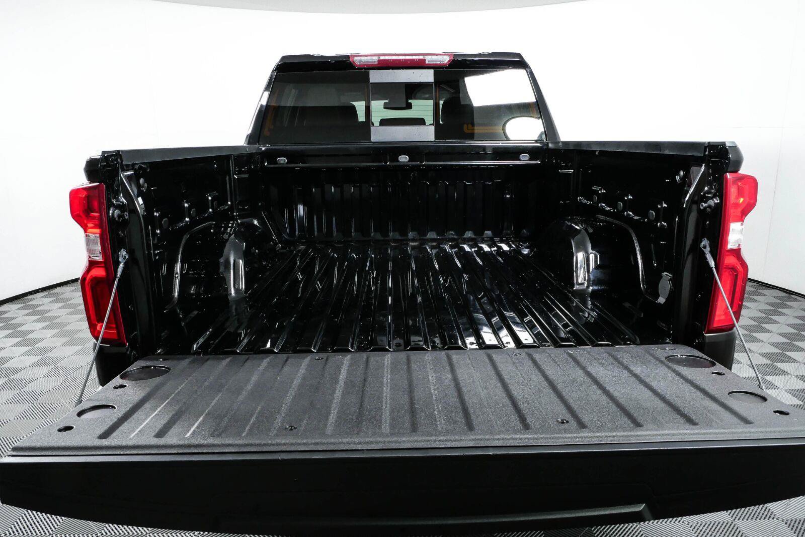 Used 2022 Chevrolet Silverado 1500 LTZ w/ LTZ Convenience Package II AWD/4WD image 31