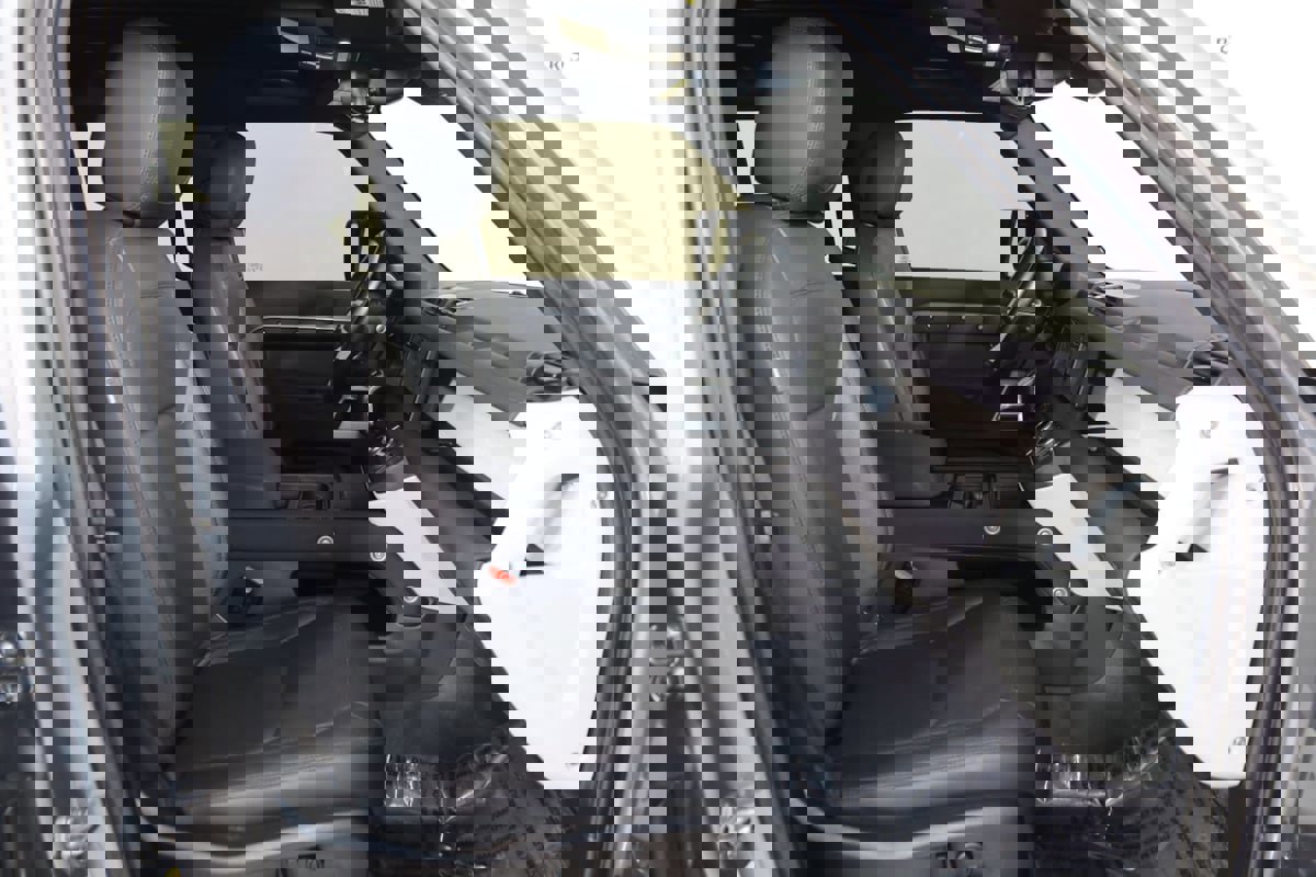 Used 2023 Land Rover Defender 110 SE image 13