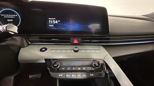 Certified 2025 Hyundai Elantra Limited FWD image 24