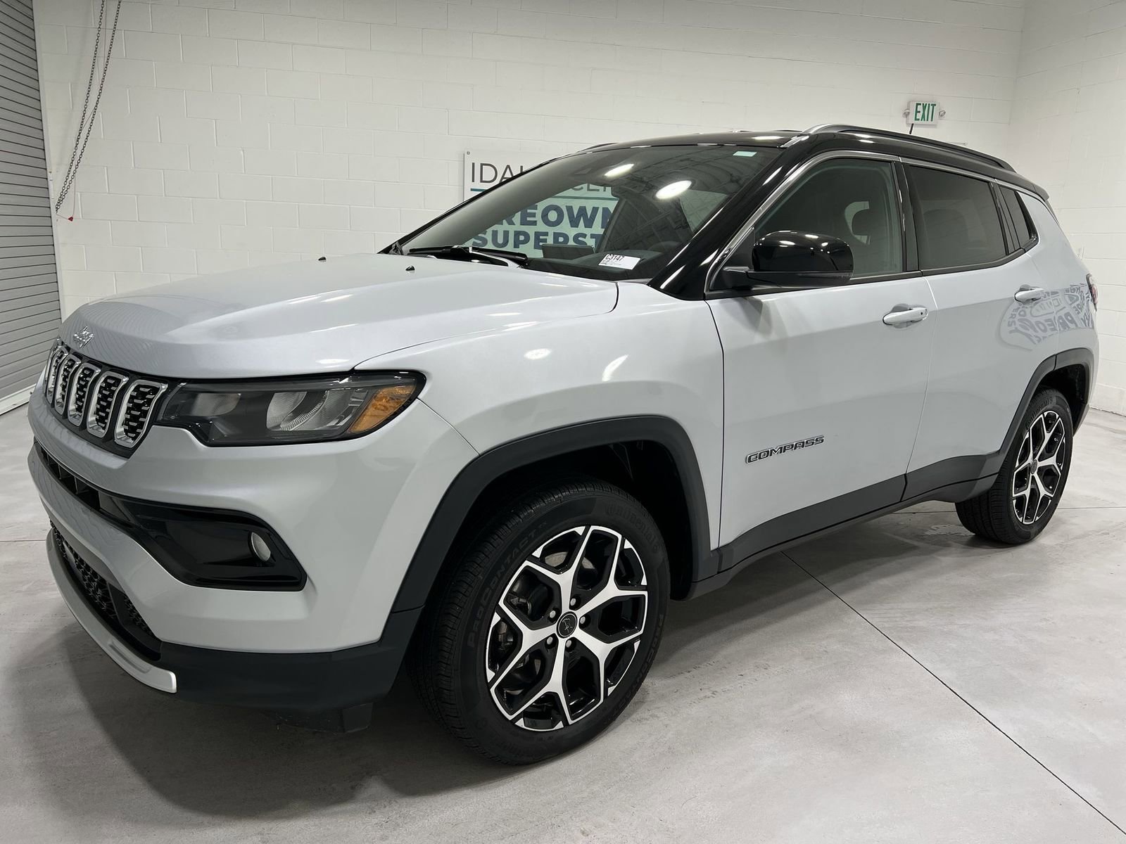 Used 2025 Jeep Compass Limited image 4