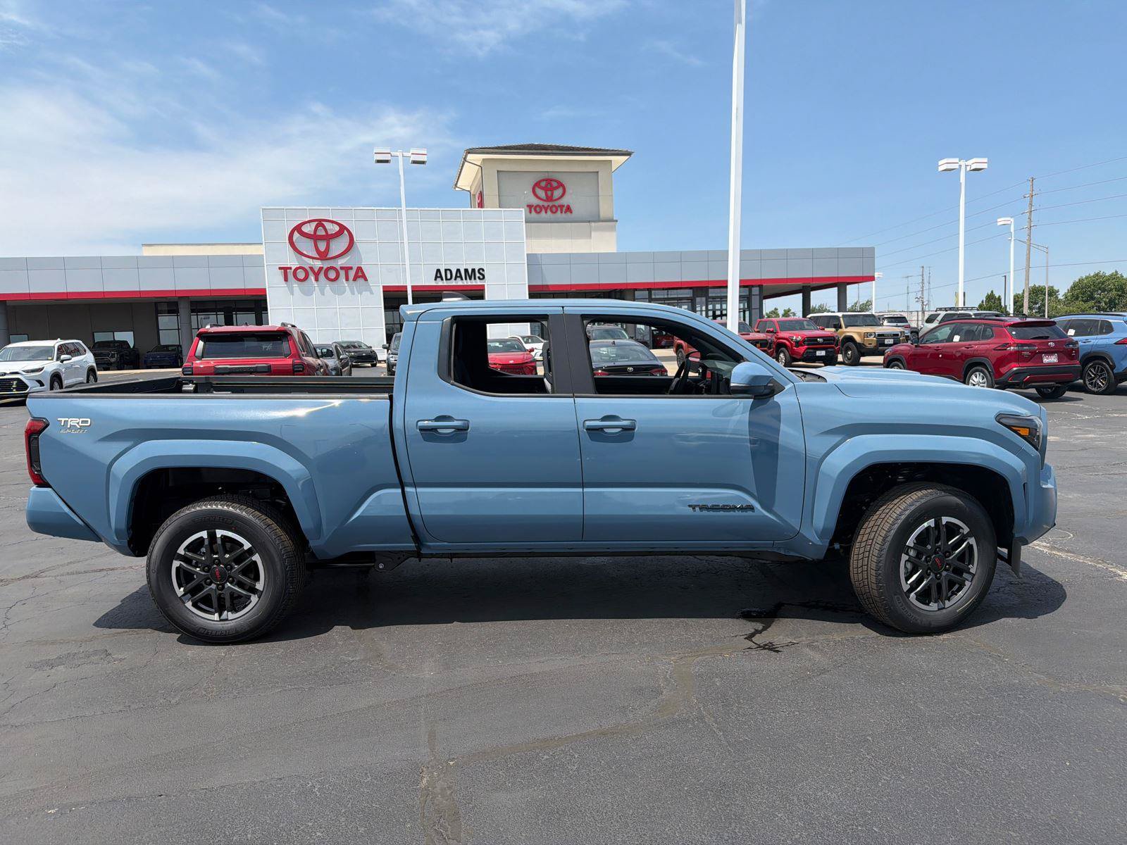 Used 2026 Toyota Tacoma TRD Sport w/ TRD Sport Upgrade Package AWD/4WD image 9