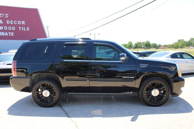 Used 2014 Cadillac Escalade Premium RWD image 2