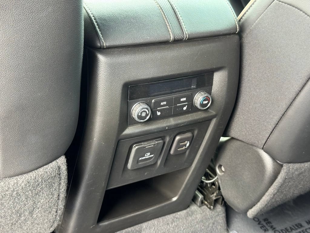 Used 2023 Chevrolet Traverse Premier FWD image 41