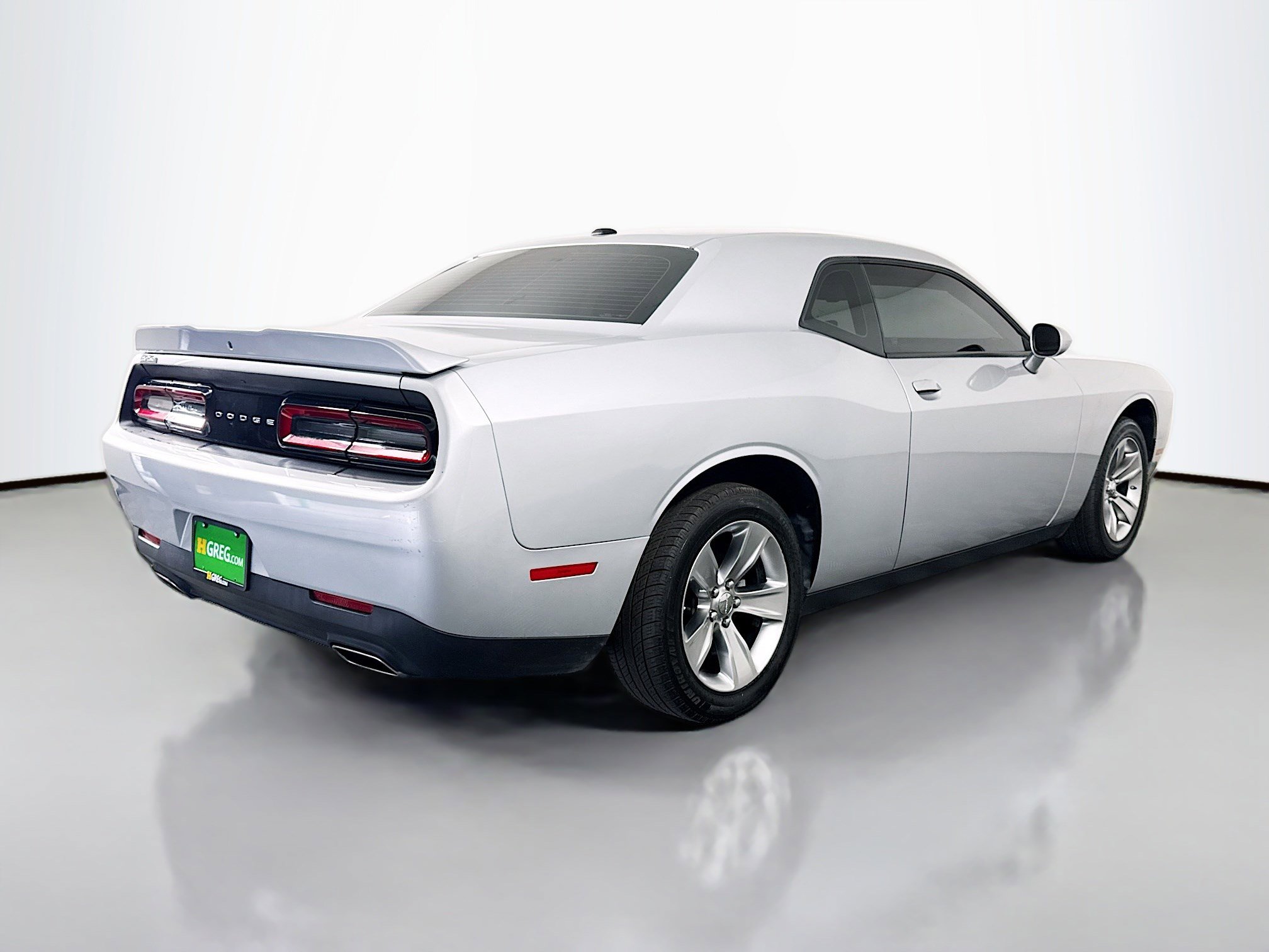 Used 2022 Dodge Challenger SXT image 10