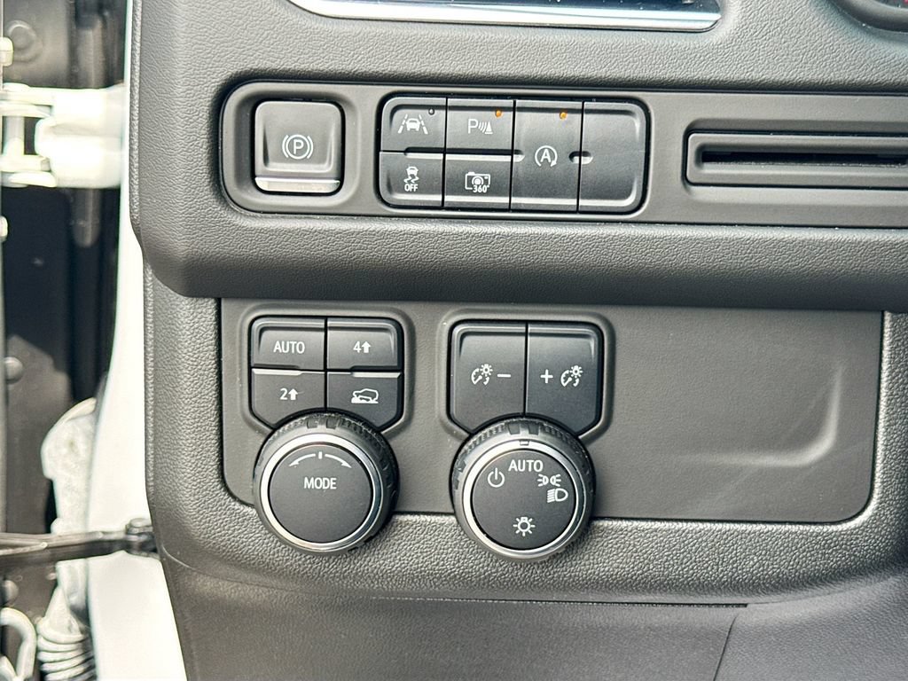 Used 2023 Chevrolet Suburban RST w/ Sport Performance Package AWD/4WD image 13