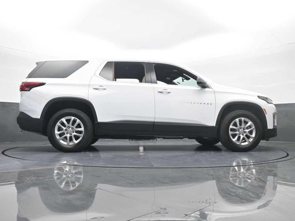 Used 2022 Chevrolet Traverse LS image 59