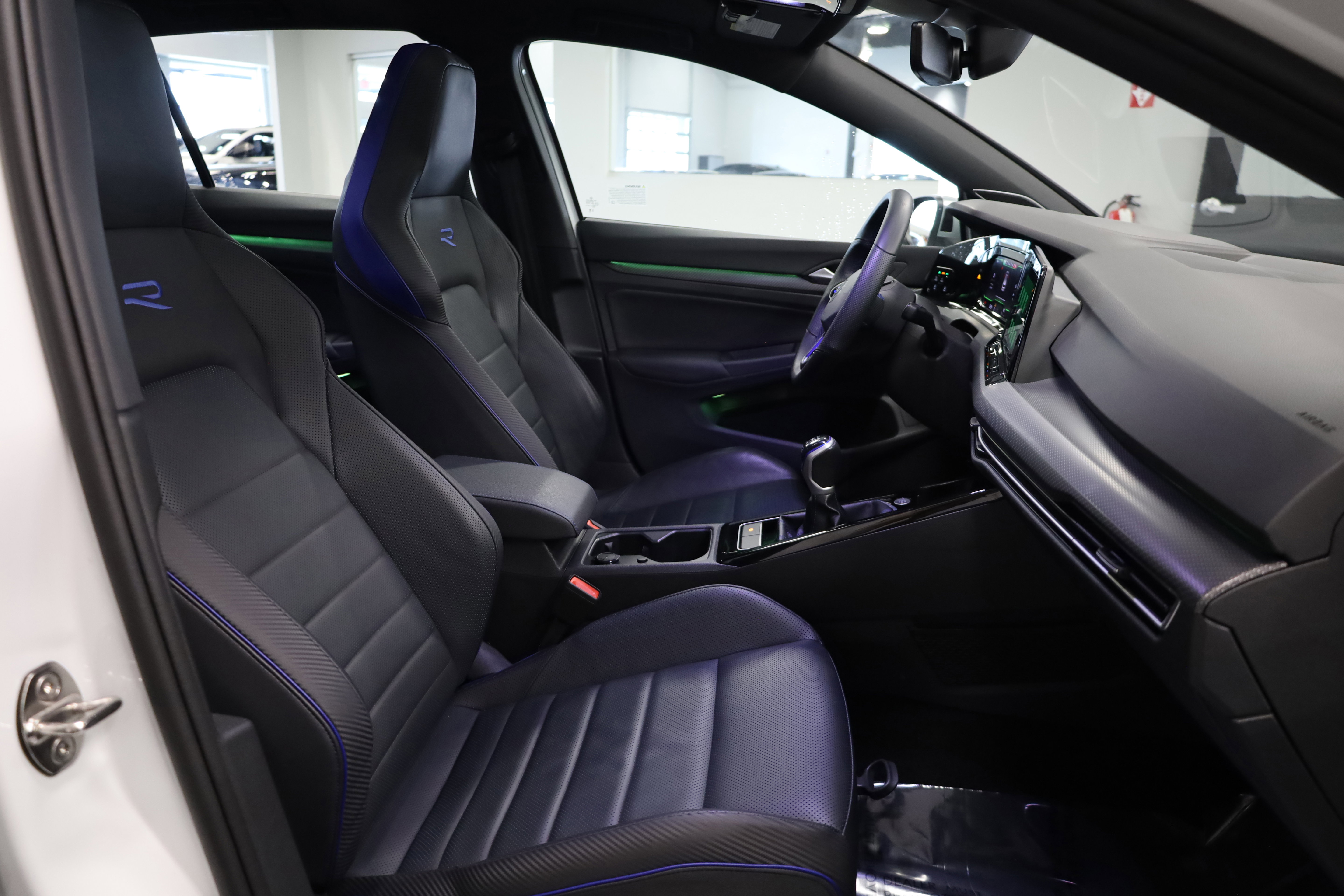 Used 2024 Volkswagen Golf R image 41