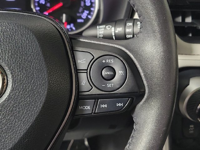 Used 2021 Toyota RAV4 XLE Premium FWD image 26