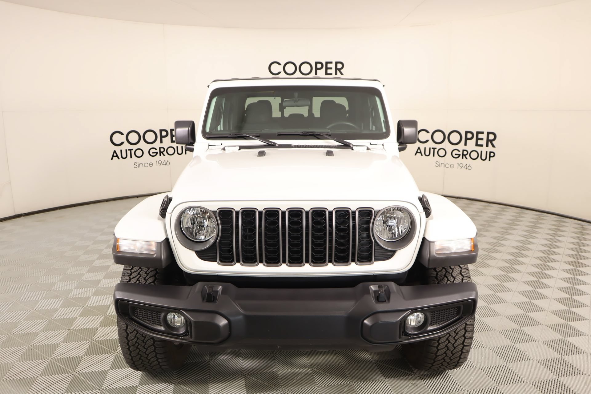Used 2025 Jeep Gladiator Mojave AWD/4WD image 8