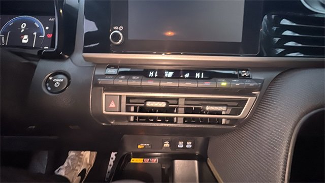 Used 2025 Toyota Camry SE image 17