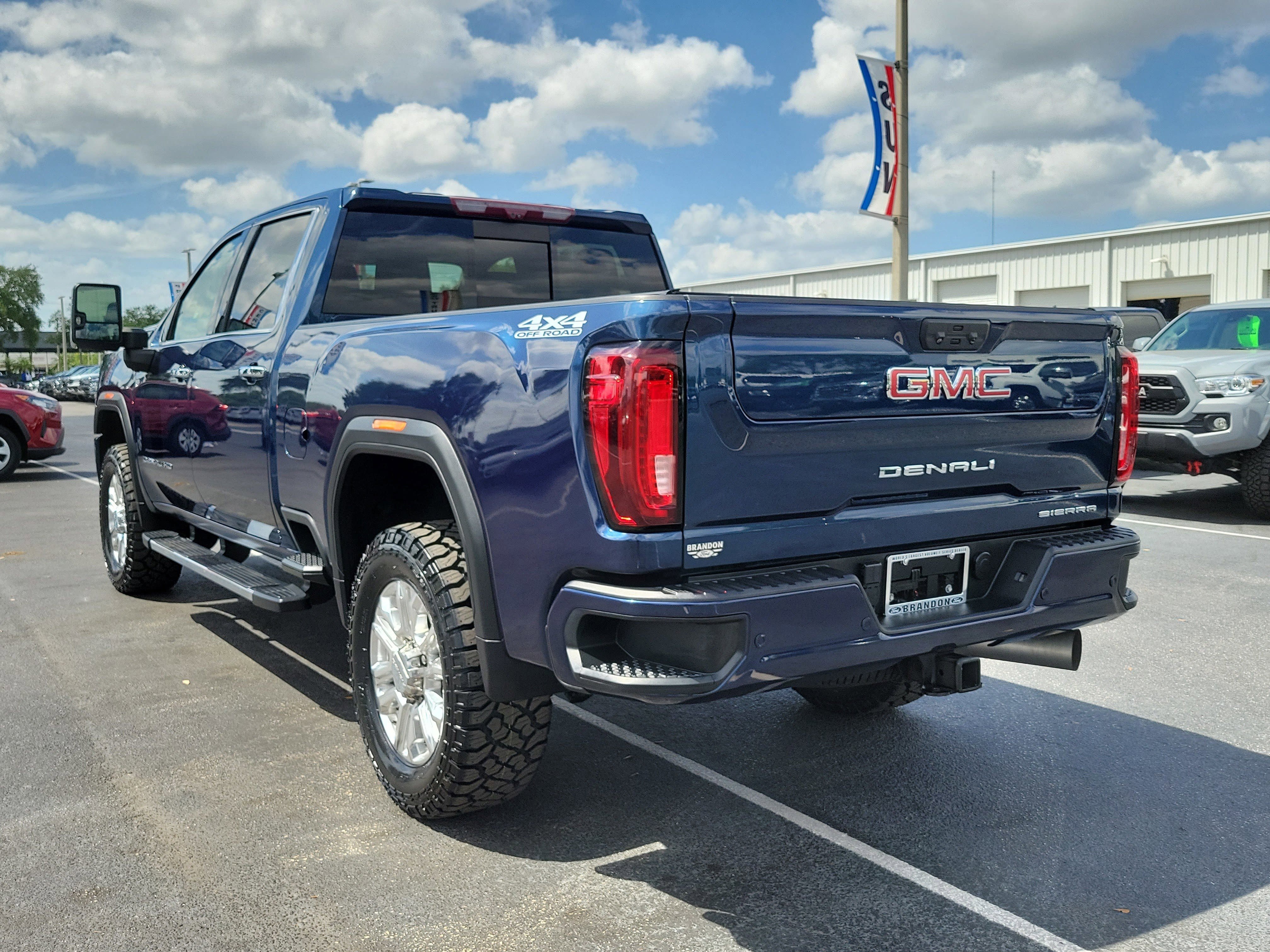 Used 2023 GMC Sierra 2500 Denali w/ Technology Package AWD/4WD image 7