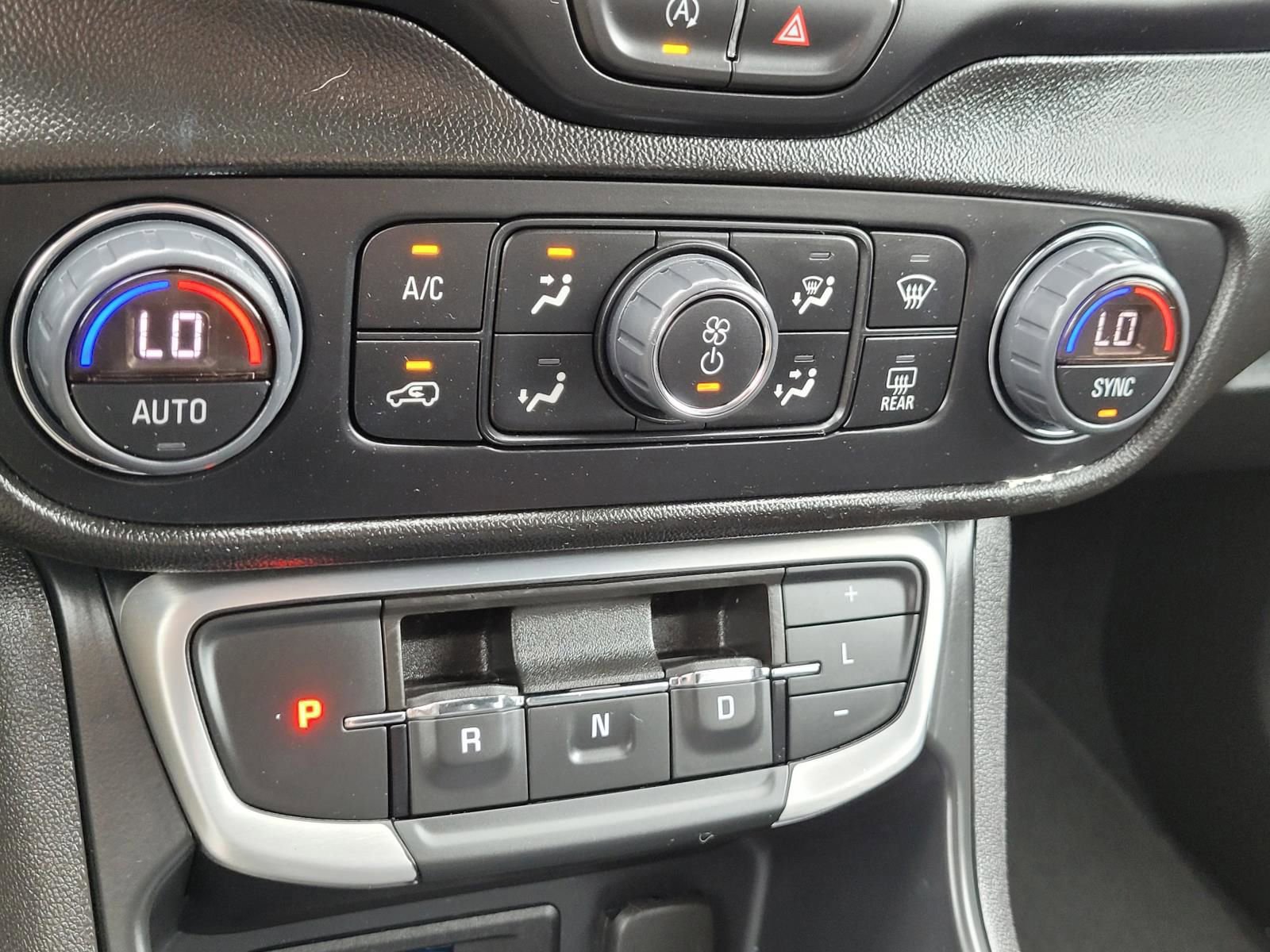 Used 2024 GMC Terrain SLT image 26