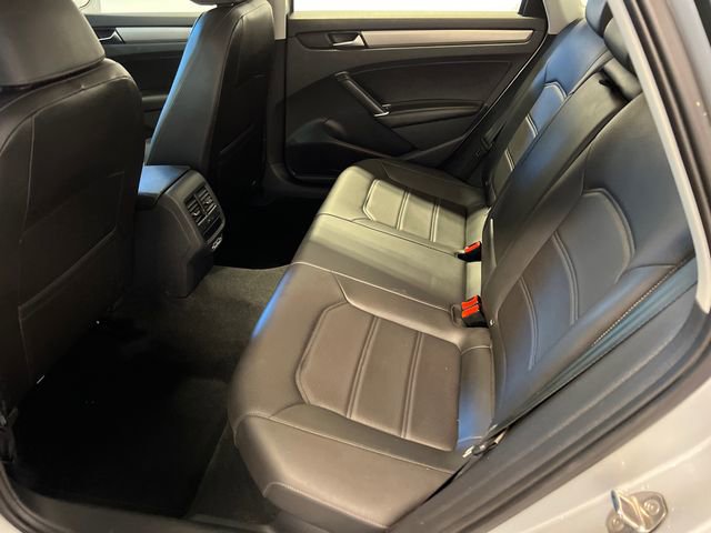 Used 2021 Volkswagen Passat 2.0T SE image 16