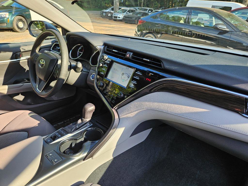Used 2018 Toyota Camry LE image 43