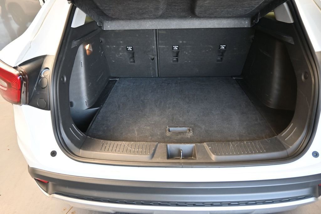 Used 2025 Chevrolet Trax LT FWD image 18