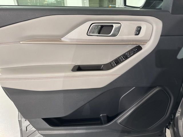 Used 2025 Ford Explorer Active w/ Active Comfort Package image 21
