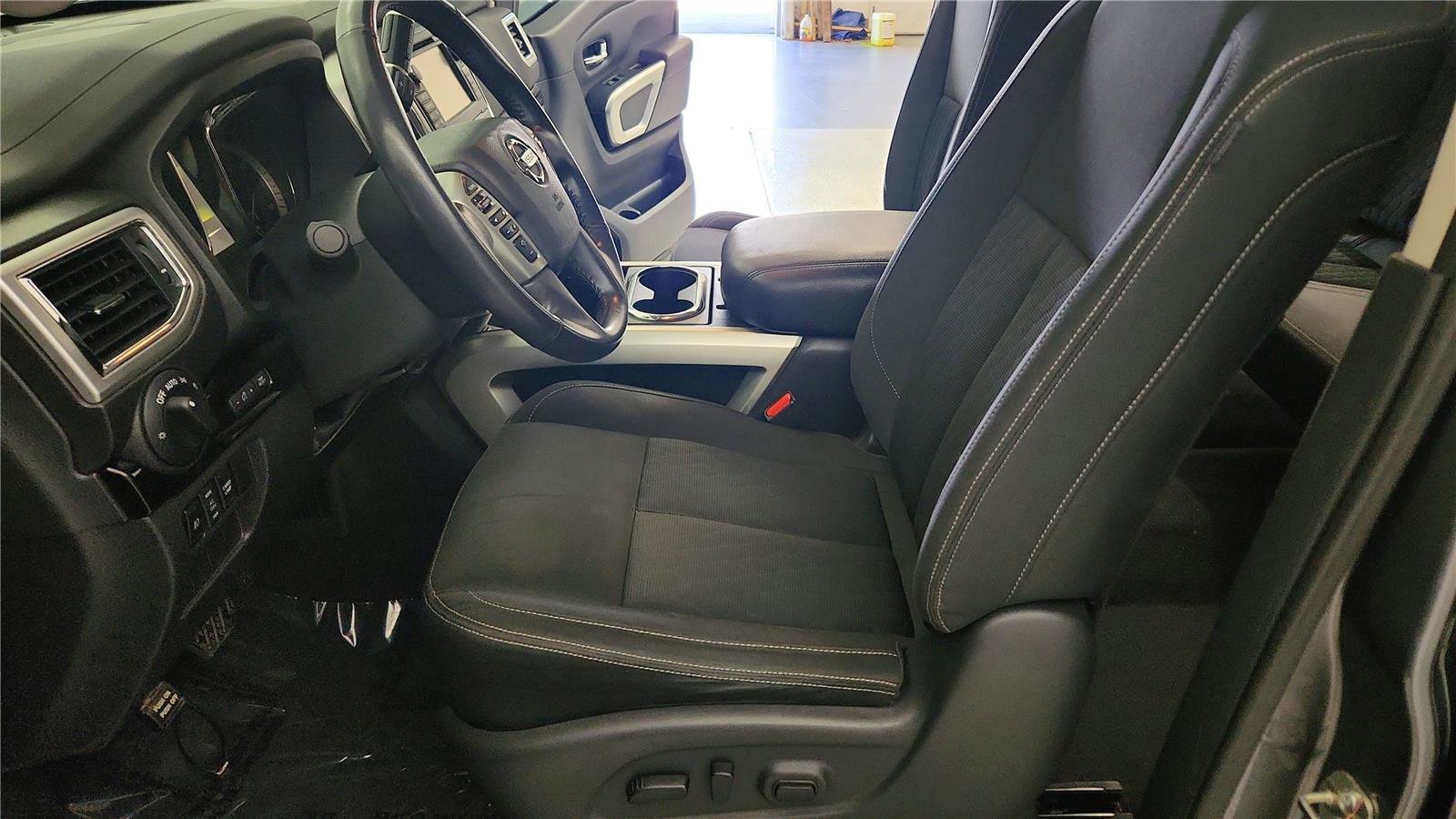 Used 2017 Nissan Titan SV AWD/4WD image 23